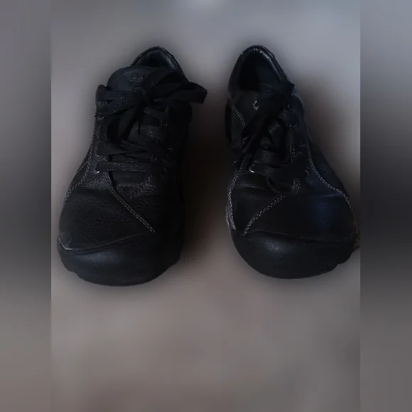 Keen 9.5 shoes - Picture 3 of 7